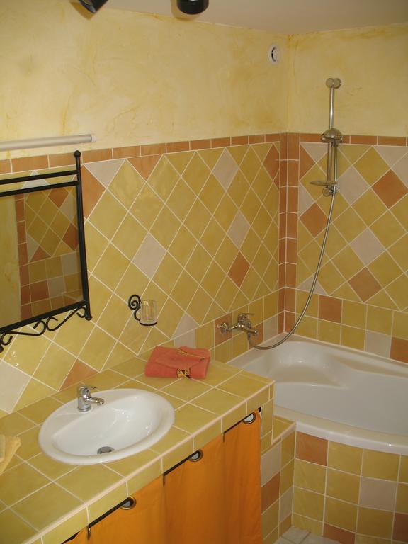 Le Jas Du Gabian Hotel Volonne Esterno foto